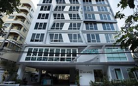 โรงแรมเลอ ธาดา พาร์ควิว